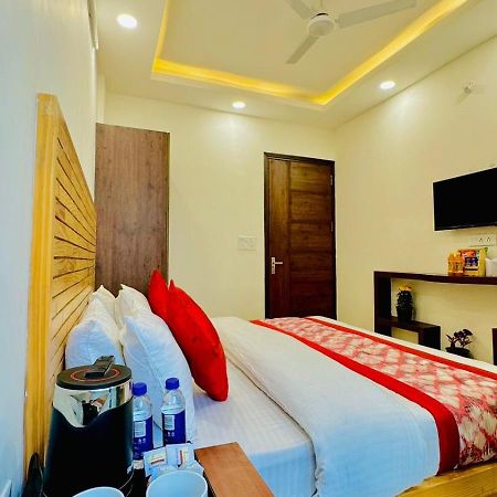 Hotel Ashram View Just 10 Minute Away Form Nizamuddin Railway Station نيودلهي المظهر الخارجي الصورة