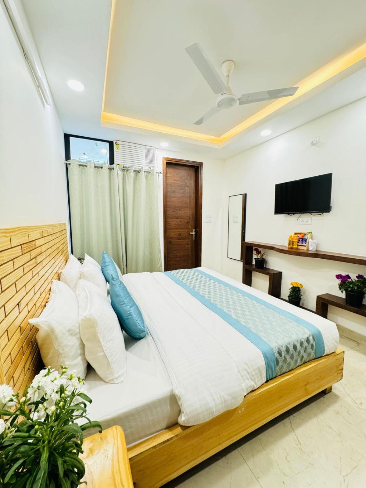Hotel Ashram View Just 10 Minute Away Form Nizamuddin Railway Station نيودلهي المظهر الخارجي الصورة