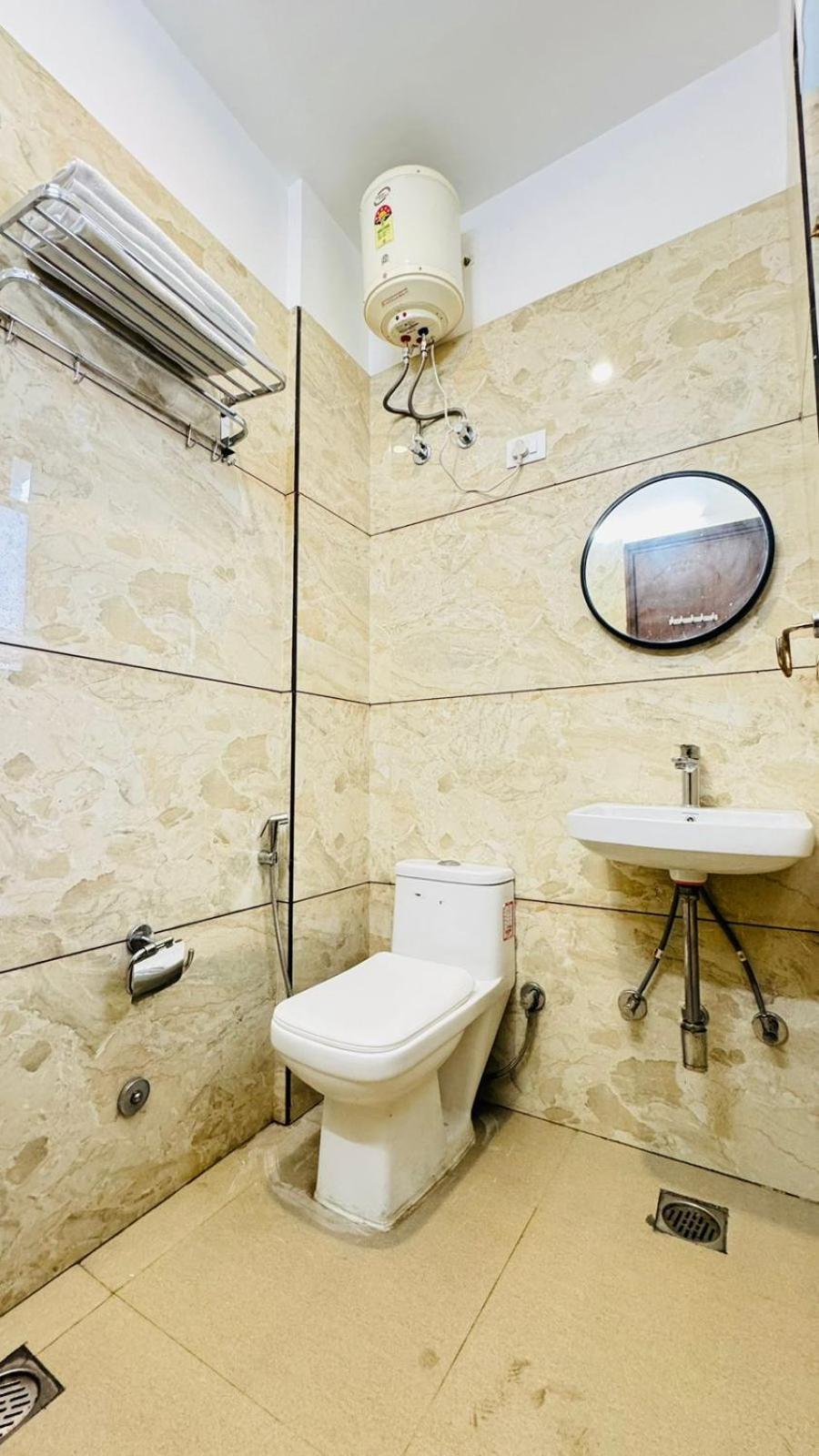 Hotel Ashram View Just 10 Minute Away Form Nizamuddin Railway Station نيودلهي المظهر الخارجي الصورة