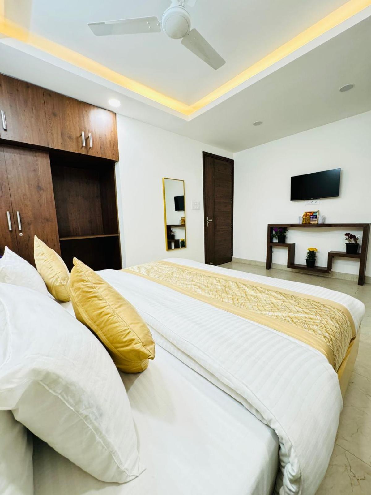 Hotel Ashram View Just 10 Minute Away Form Nizamuddin Railway Station نيودلهي المظهر الخارجي الصورة