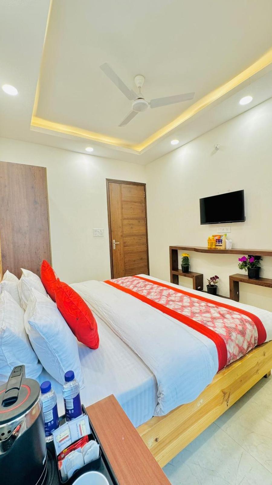 Hotel Ashram View Just 10 Minute Away Form Nizamuddin Railway Station نيودلهي المظهر الخارجي الصورة