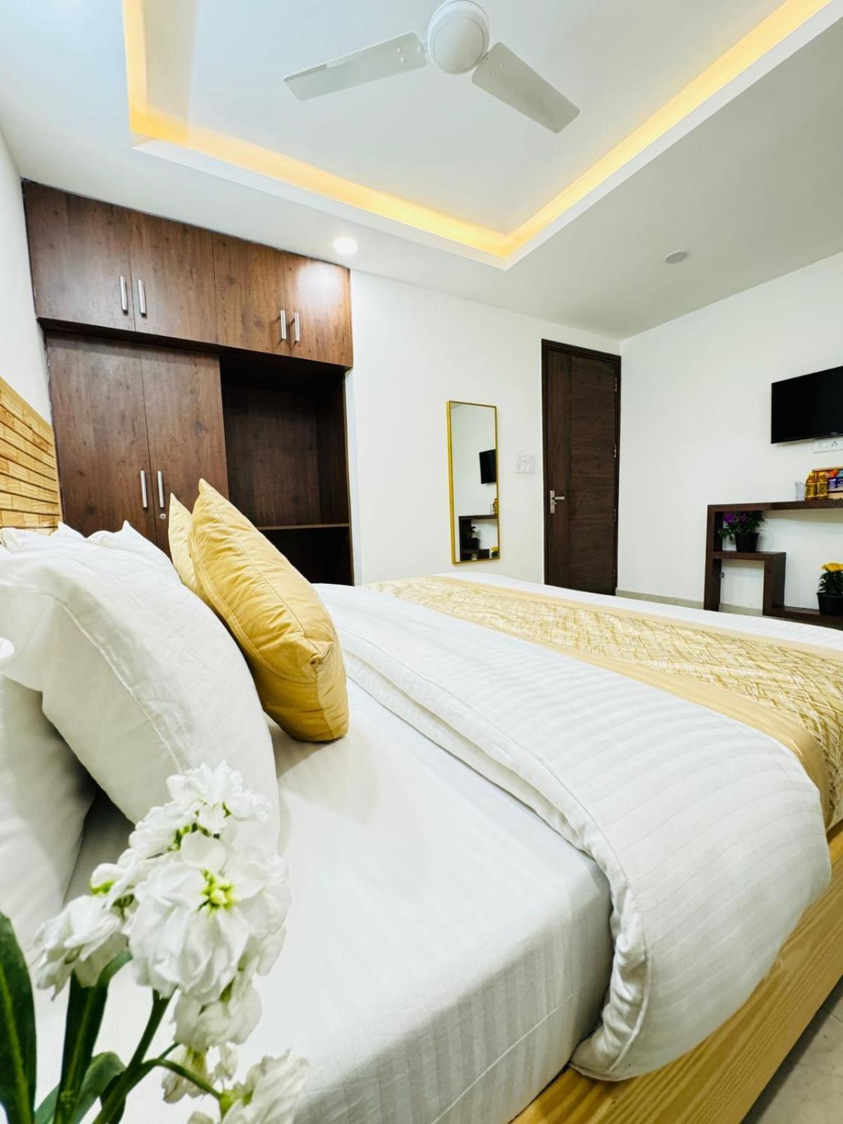 Hotel Ashram View Just 10 Minute Away Form Nizamuddin Railway Station نيودلهي المظهر الخارجي الصورة