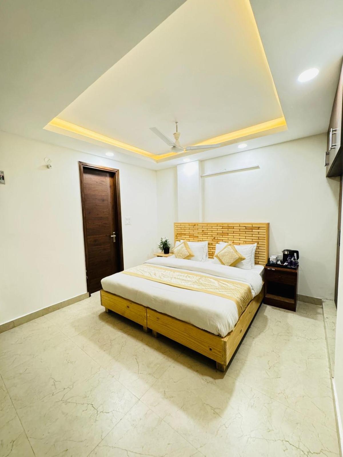 Hotel Ashram View Just 10 Minute Away Form Nizamuddin Railway Station نيودلهي المظهر الخارجي الصورة