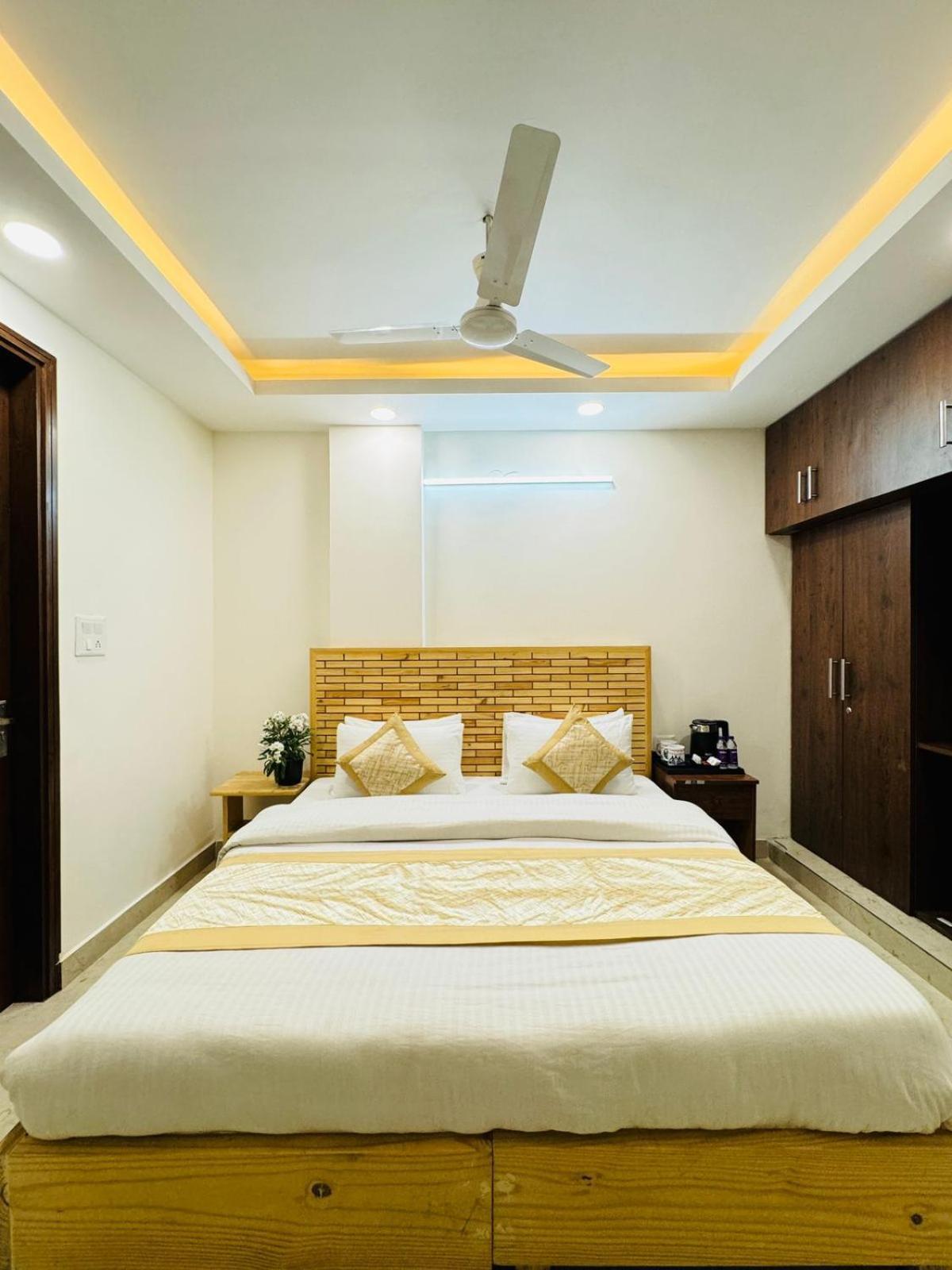 Hotel Ashram View Just 10 Minute Away Form Nizamuddin Railway Station نيودلهي المظهر الخارجي الصورة