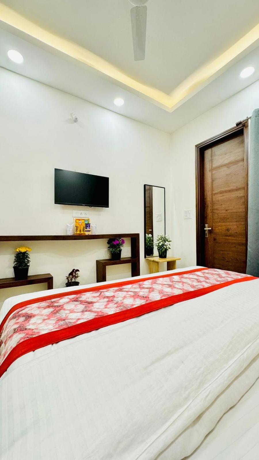 Hotel Ashram View Just 10 Minute Away Form Nizamuddin Railway Station نيودلهي المظهر الخارجي الصورة