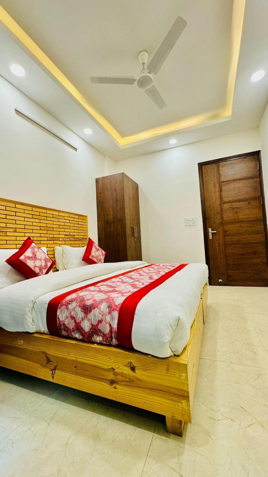 Hotel Ashram View Just 10 Minute Away Form Nizamuddin Railway Station نيودلهي المظهر الخارجي الصورة